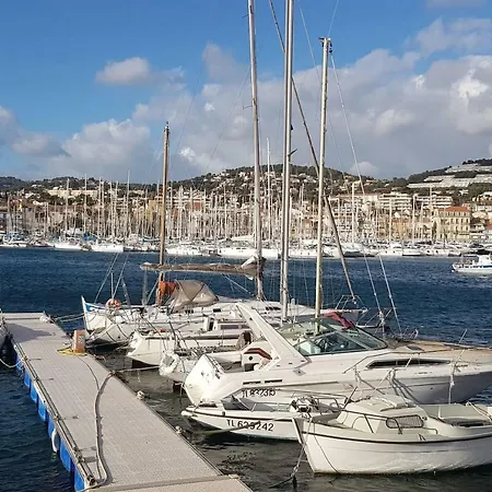 Apartment Avec Grand Balcon- De Caractere
