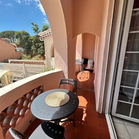 Avec Grand Balcon- De Caractere Apartament *