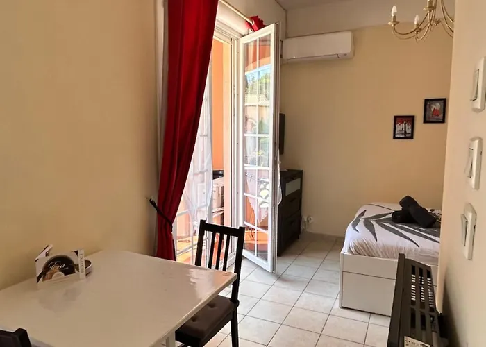 Avec Grand Balcon- De Caractere Bandol