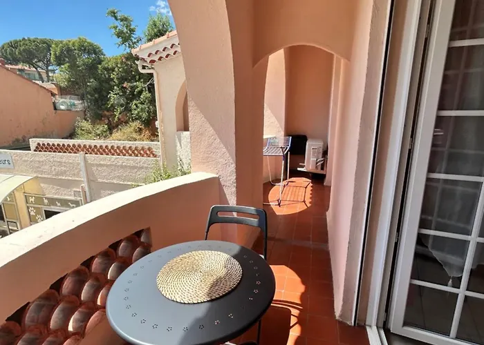 Avec Grand Balcon- De Caractere Lejlighed *